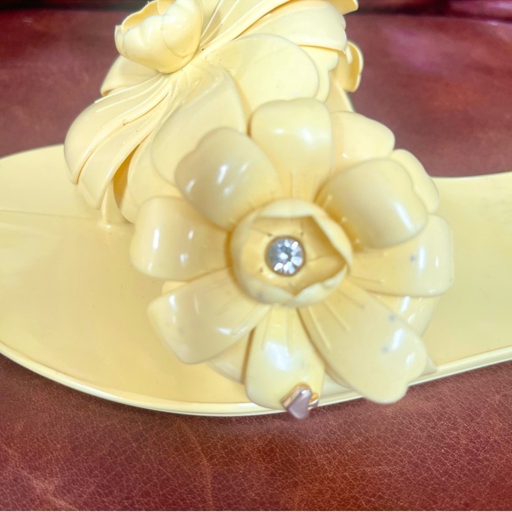 Kate Spade Jaylee 3D Floral Design & Rhinestone Embellished Sandals Size 8 - Picture 5 of 5